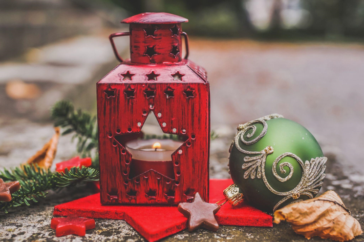 How Christmas Ornaments Add Magic to the Holiday Season
